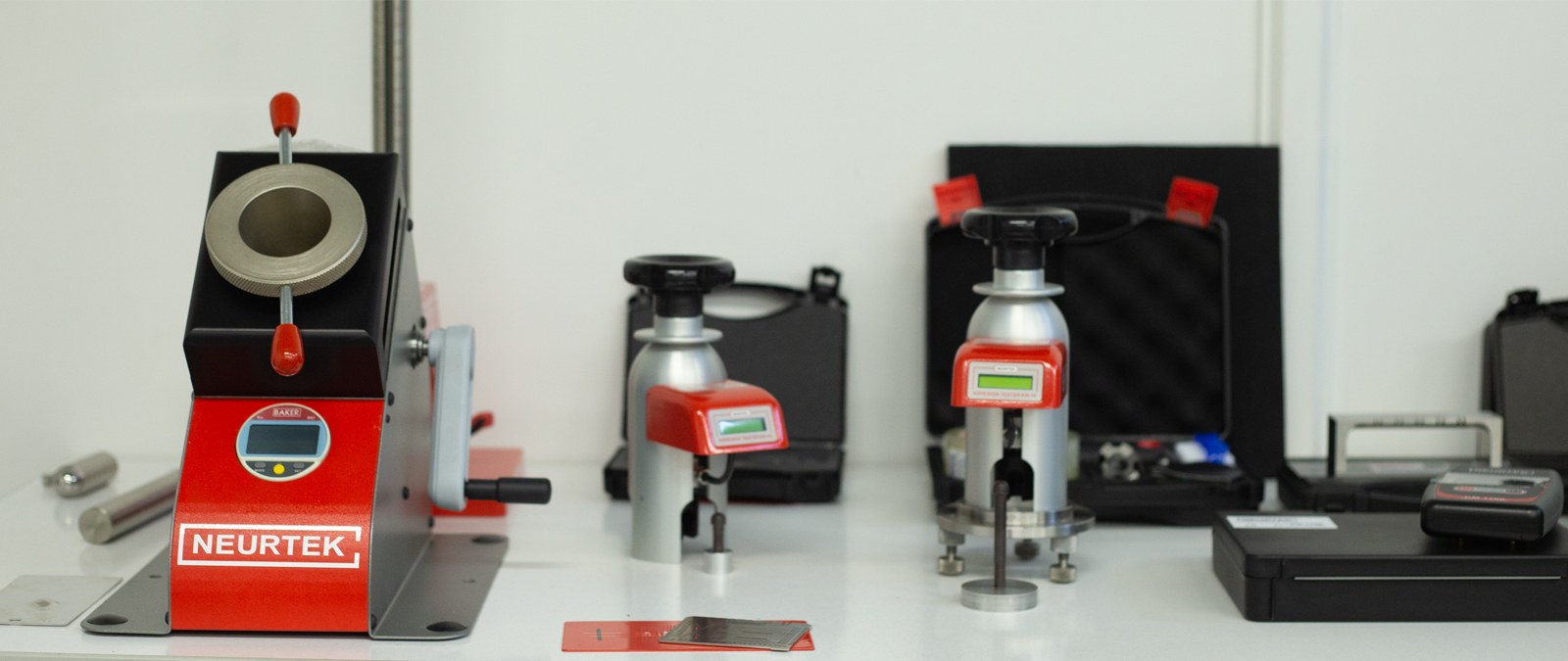 Manufacturer and Distributor of Quality Control and R+D+i equipment