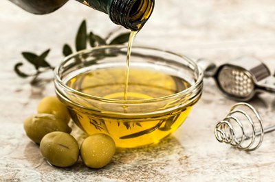 Tonalidad amarilla en aceites comestibles